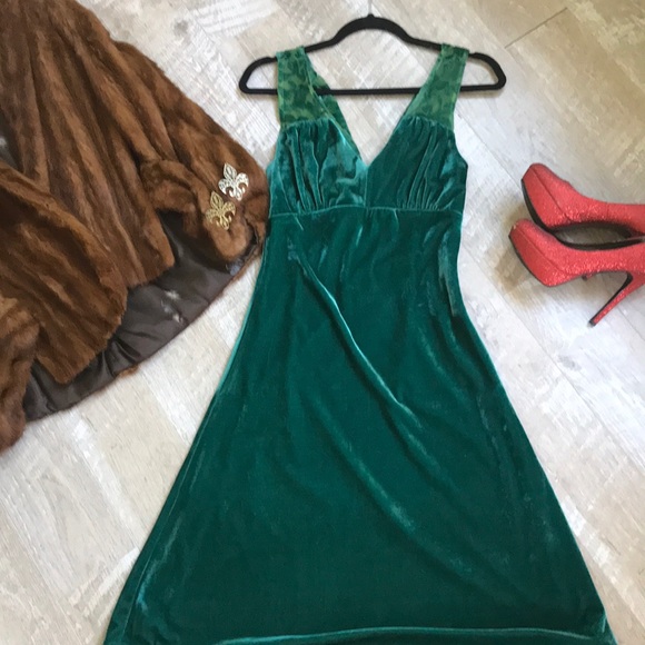 Beautiful Green Velvet & Lace Back Dress ModCloth - Picture 3 of 6